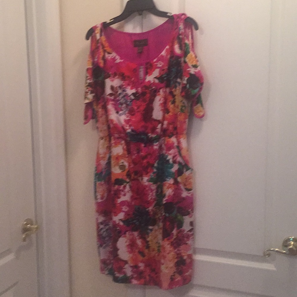 New with tags gorgeous floral dress